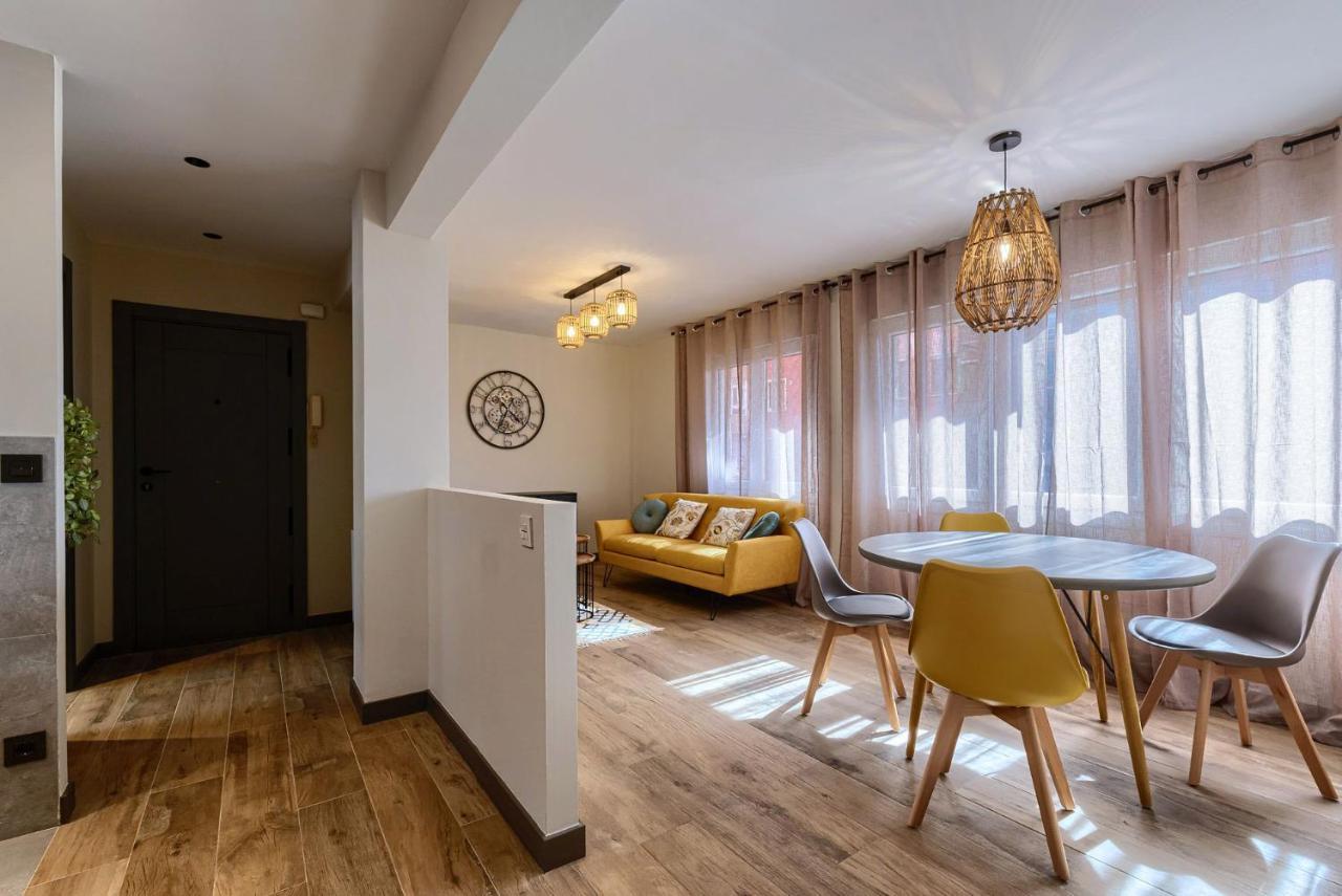 Vivienda Turistica De Diseno Elegante Appartement Bilbao Buitenkant foto